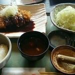 やはらか とんかつ綾 - みそかつ定食膳1,470円　肉厚の豚かつに温泉卵、胡麻をトッピングして食べるみたい。サクサクとした歯ごたえを楽しむためには温泉卵は不要かも。