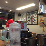 Yokohama Iekei Ramen Babaichi Ya Kazenojin - 威勢の良い店員さん