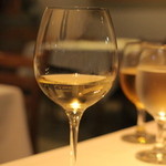 イノウエ グリリア - カラフでいただいた白。　北イタリアのリースリングですが、香りが高くて美味です。