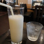 ラッシーとお水