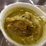 アーンドラ・ダイニング - チキンカリー；アップ；チキンがゴロリ