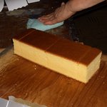 宗清龍堂 - 一口サイズに切ります