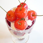 フルーツパーラーフクナガ - チェリーパフェ(\1,000-)