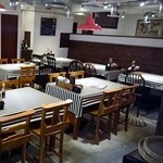 オーマイビーフ - 広々としたテーブル席