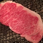 黒毛和牛まるごと一頭買い 炭火焼肉 道頓堀みつる - この和牛サーロインステーキ！！素敵！