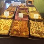 カワセミベーカリー - 今の季節は栗を使ったパン菓子類が豊富です