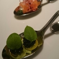AKI NAGAO - 手前キャビア、ぎんなん、アボカド。奥サーモン、クリームチーズ、バジルソース