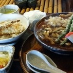 煮込みうどん かに屋 - 天ぷら入と天丼