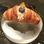レストラン 間 - フォアグラ入りクロワッサン