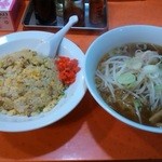 王様亭 - 炒飯と醤油ラーメンのセット@880