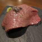 鉄板焼きgrow - 厳選黒毛和牛の炙り寿司 シンタマ