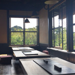 大自然の中のお店という感じ