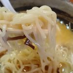 登龍門 - えびとんこつラーメンの麺アップ