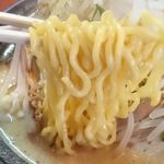 登龍門 - ごまみそラーメンの麺アップ