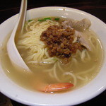 好記担仔麺 - 「擔仔麵」(タンツィーミェン/TWD35)。毎天2,000碗との触れ込みは、要は一日に2,000杯も出る人気メニューなのだと。