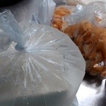 峠とうふ店 - 豆腐１丁も大きいです