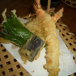 ダイナミックキッチン＆バー 燦 - 海老と夏野菜の天婦羅