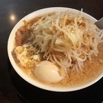 天赦 - 　天赦ラーメン(麺中盛り・野菜大盛り)