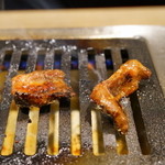 Oosaka Yakiniku Horumon Futago - 2015.11 ハラミすじをガスロースターでスタッフが焼いてくれます