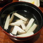 よろにく - 松茸と牛テールのお吸い物