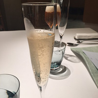 レストランエール - コースに合わせたワインコース。@4,800円。シャンパーニュ、白、ロゼ、赤の4セット。