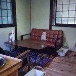 和伊ん食堂 ハコ - ソファー席