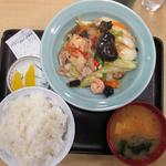 動坂食堂 - 五目うま煮定食（880円）大盛りは930円だった気がしました。