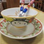 動坂食堂 - 2歳児連れて行ったら可愛いお茶碗と、取り皿、スプーン、フォークを提供してくれました。ベビーカーＯＫでした。