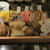 Shangri-La's secret ROPPONGI - 特選きのこ盛り：椎茸、衣笠茸、本ひら茸、舞茸、たもぎ茸、丹波しめじ、とき色ひら茸、かきのき茸1