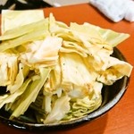 もつ千 - お通しはキャベツ(299円)