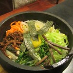 平壌玉流酒家 - 石焼ビビンバ。