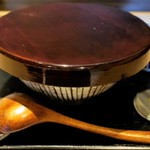 つきじ 文化人 - 松茸おかめそば　＝ 仰々しい蓋で、楽しい演出