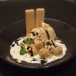 Okonomiyaki Teppan Yaki Rokusan - 黒ゴマとヘーゼルナッツソースのアイス（白玉付）