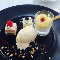 ベラ・ルーサ - ケーキの盛り合わせは女子には嬉しい