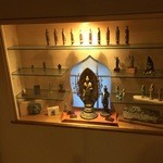 みかわ 是山居 - 階段壁の仏像コーナー