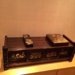 みかわ 是山居 - 3Fの待合室（美術品展示サロンになってる）