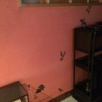 みかわ 是山居 - 3Fの待合室（美術品展示サロンになってる）。雀の絵