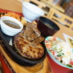 ファイヤーバーグ - ハンバーグ＆牛カットステーキ定食