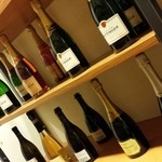 Bar U`Jadde - スパークリングワインの種類も豊富