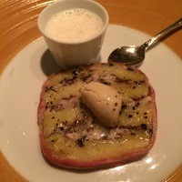 ラ・ブランシュ - スペシャリティのイワシとジャガイモの重ね焼き、トリュフ風味、イワシのポタージュ添え