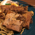 豚のらーめん 弐番手 - 2015年10月
      ８周年記念限定麺
      トマト角煮まぜそば