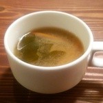 Cafeここたの - ランチに付くスープ。本日は大根とワカメの味噌汁でした。