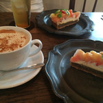 ハングカフェ - 2015.8.2  桃のケーキ   とロイヤルミルクティー