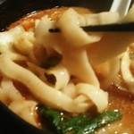 張家 - 刀削麺   麺アップ