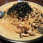 Bureddo Ando Bata - きのことあさり のスパゲティ(醤油味)