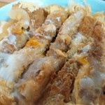 味のさつま - お肉は叩いて広げてますね。