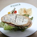 パインズ ランチョネット - ローストビーフサンドイッチ