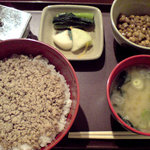 ねばり屋 - そぼろ定食　中