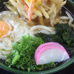 いわ屋 - かき揚げにタマゴをトッピング 470円＋50円