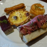 ザ・ロビーラウンジ - 2015年11月　アフタヌーンティーの、サンドイッチ5種類。